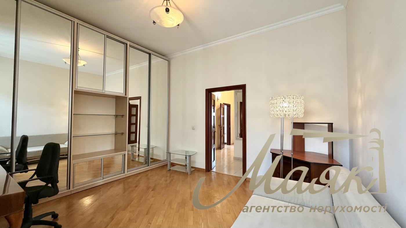 For sale 3-room apartment 98m2, str. Yaroslavov Val, 19, Shevchenkovsky district, Near Golden Gate, Sofia Square, Andreevsky Descent.