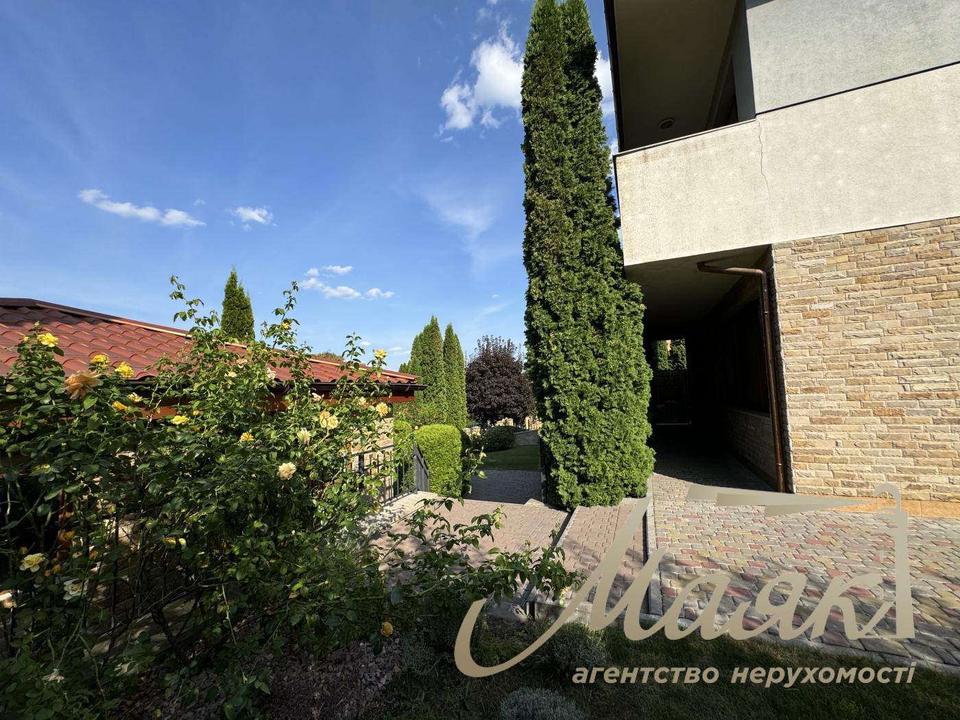 Rent 2-storey house 220m2 in. Ivankovici/Kruglyk, KG "Maetok"