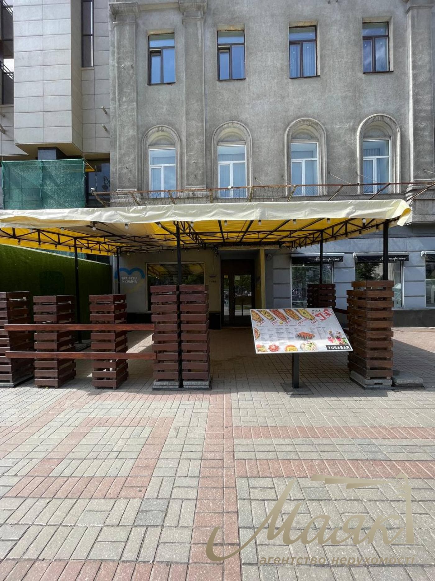 Продаж фасадного приміщення 647 м.кв. Хрещатик, Центр