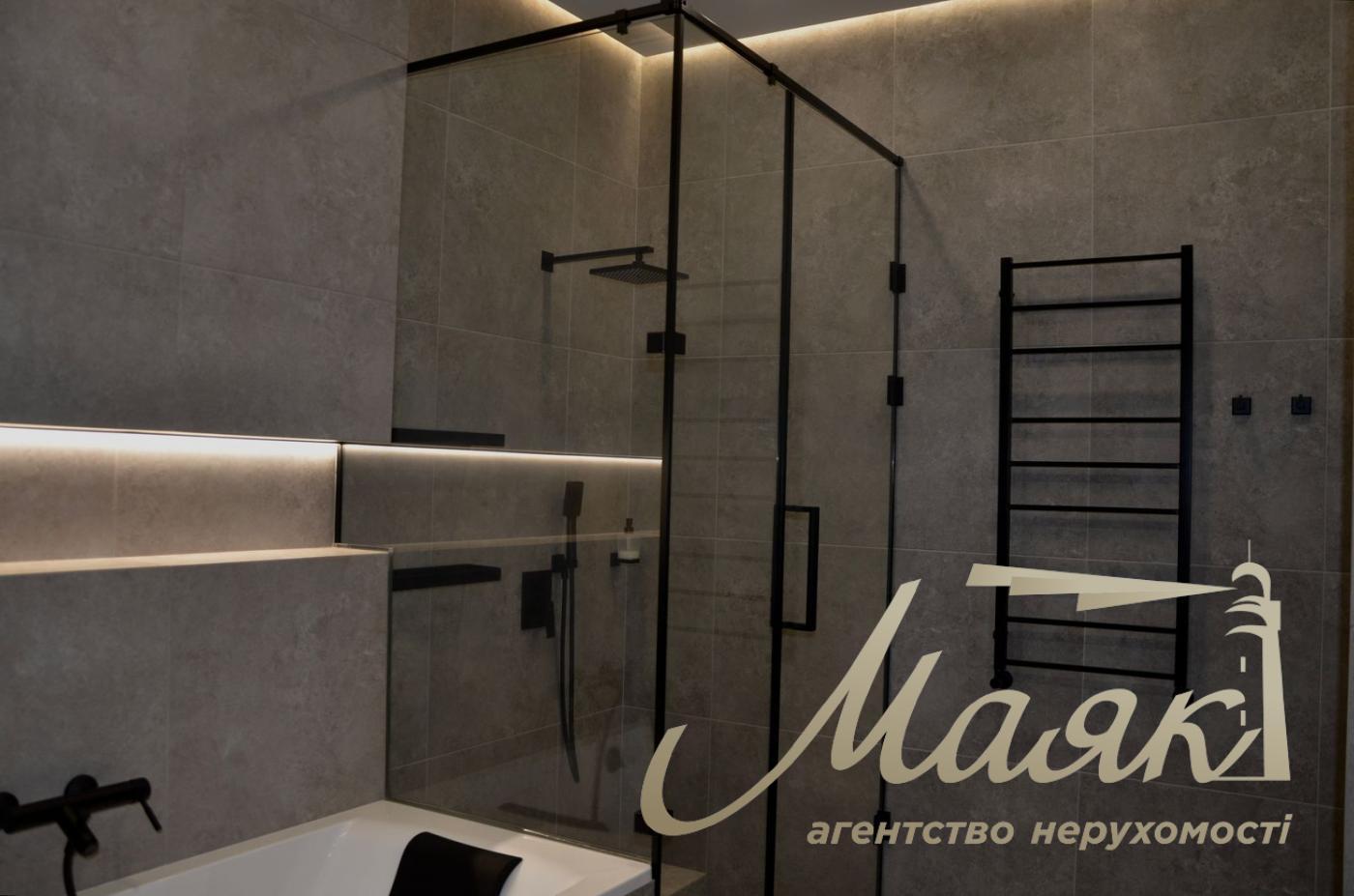 We offer for sale an elite one-storey house with exquisite designer repair, located in the cottage town KDT "Chernobylets" (Lake Mininka)