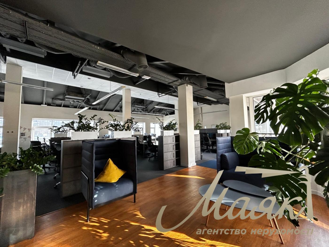 Оренда офісу 944 м2 у БЦ з ремонтом, терасою Олімпійська