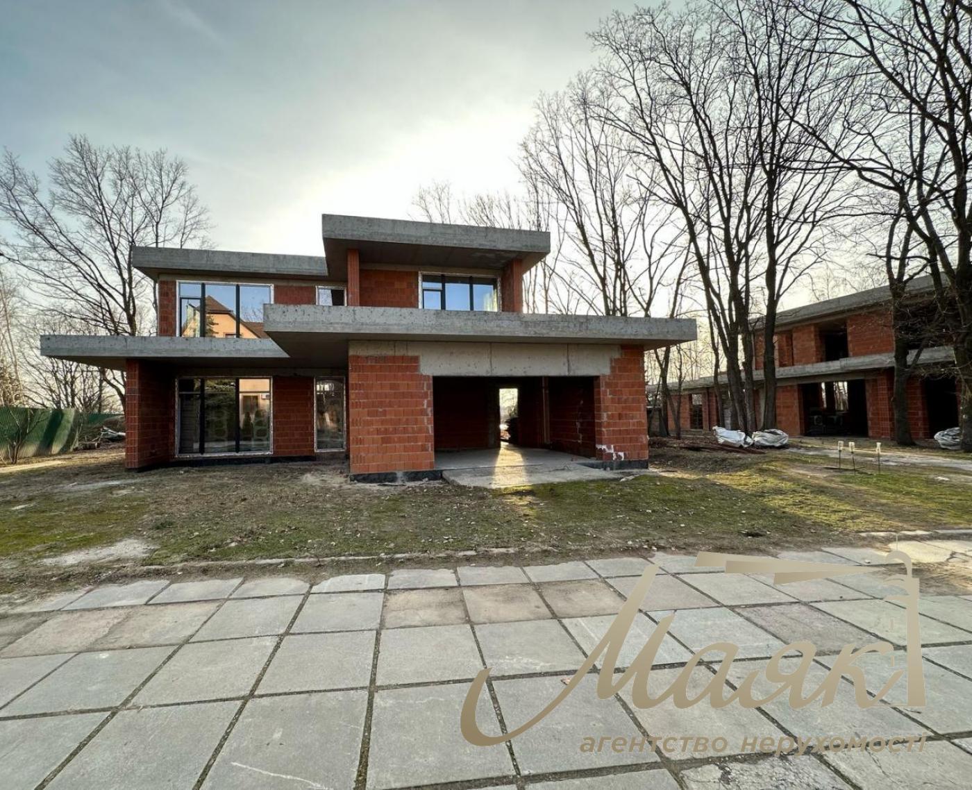 We offer for sale a modern house in a cottage town in the village Kozin, Koncha-Zaspa area