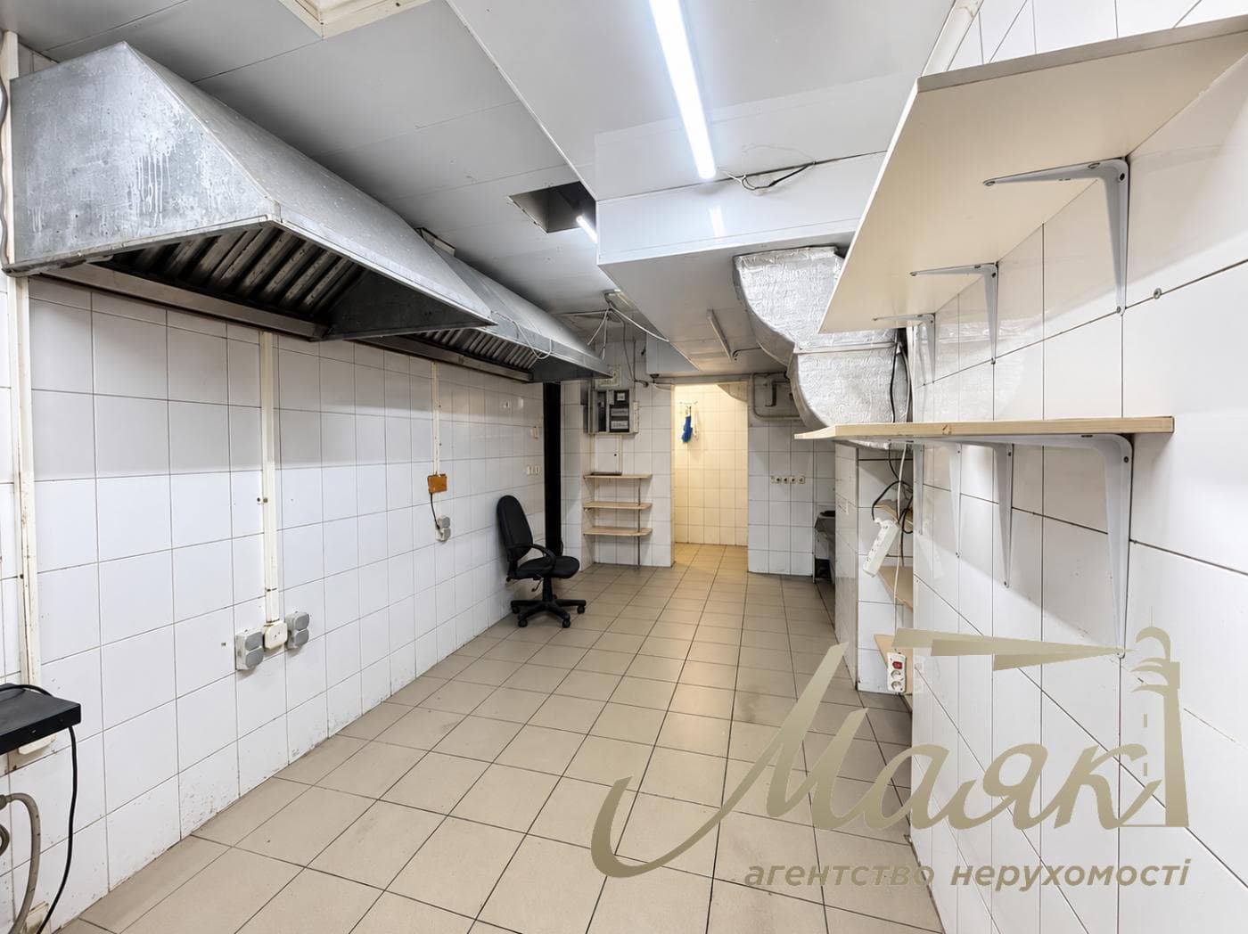 Оренда будинку площею 450 м² у с. Козин/Конча-Заспа, КГ «Сосновий бір», 20 соток, басейн, лазня, Обухівський напрямок, Київська область.