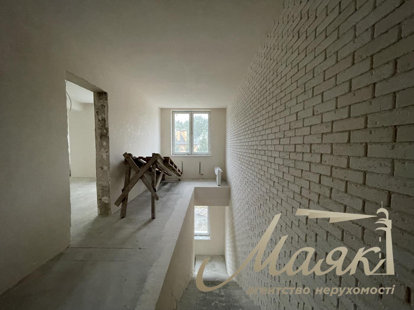 Продаж будинку з гаражем 365м2, ділянка 15 соток у КМ "ОБРІЙ - К" вул. Центральна, у с. Козин,