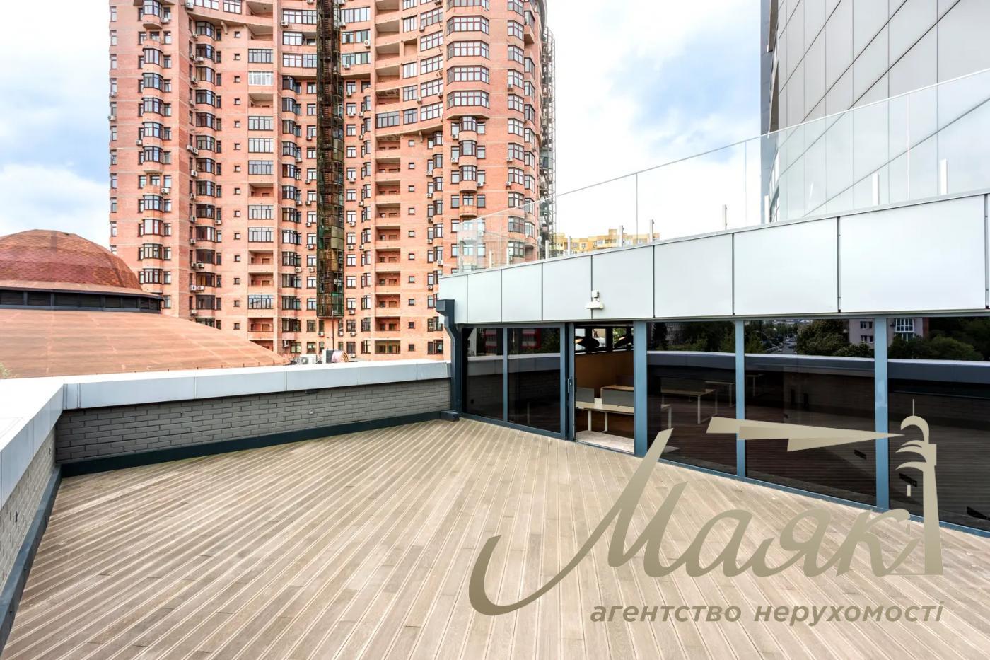 Office for rent 345m2 in BC on Eugenia Konovaltsa street 36D