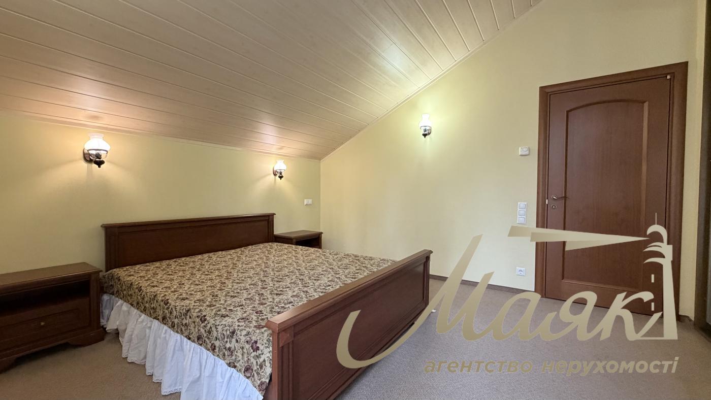 Оренда будинку К.Заспа, Козин, Плюти, оренда будинку в містечку, басейн, ліс, охорона