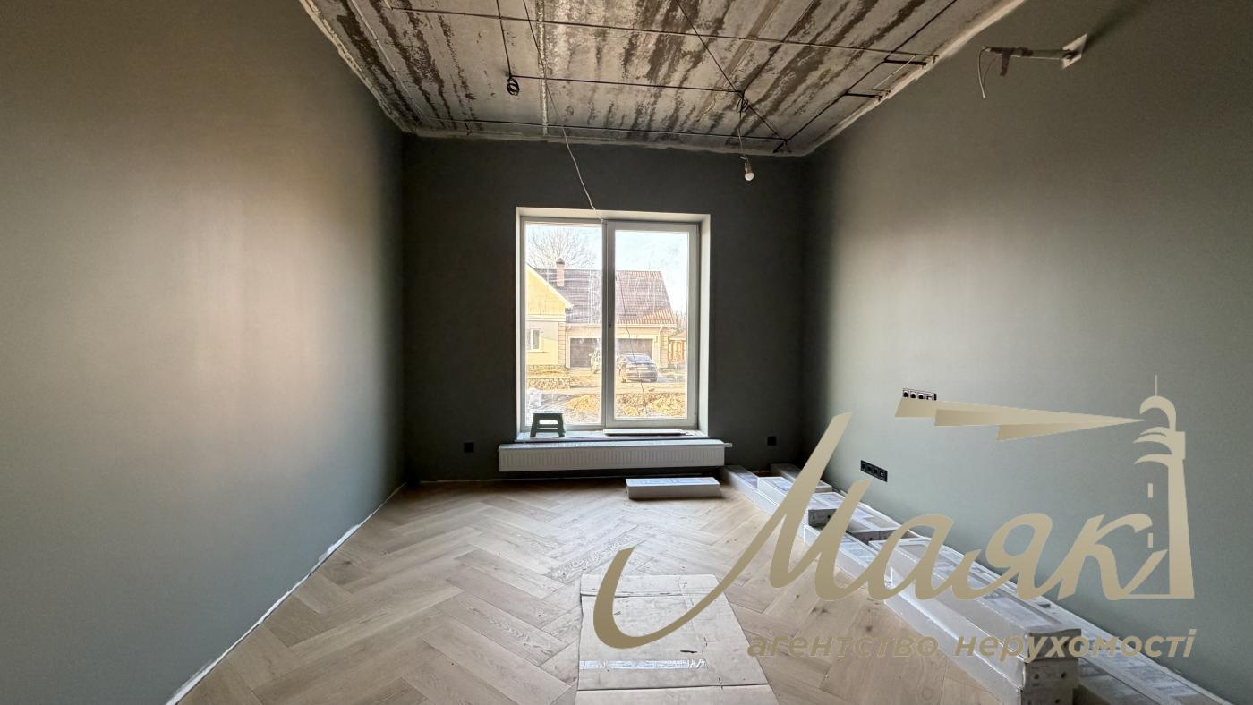 Продаж будинку 326м2 у закритому КМ в Іванковичах