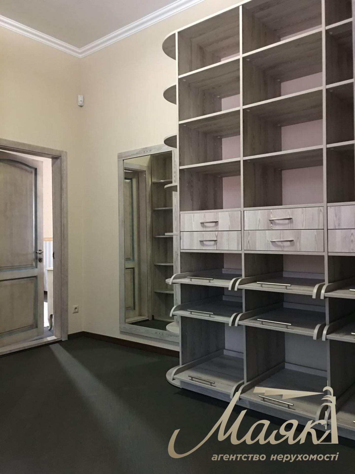 House for sale 1000 m2 Gostomel