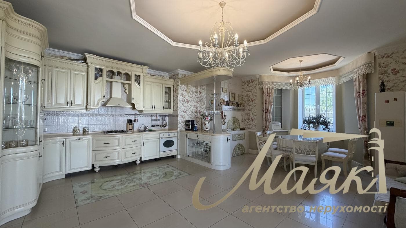 Продаж преміального 3х-поверхового будинку 350 м² у Гореничі, Бучанський район, Київська область
