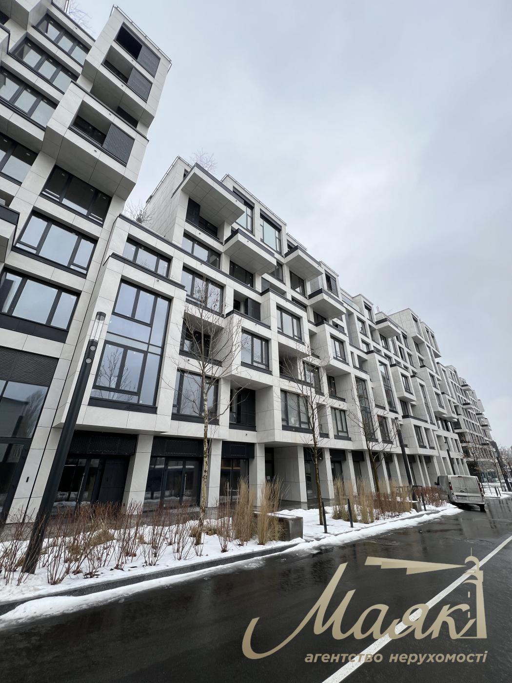 Sale of facade premises 113.3 m2, residential complex UNIT HOME.