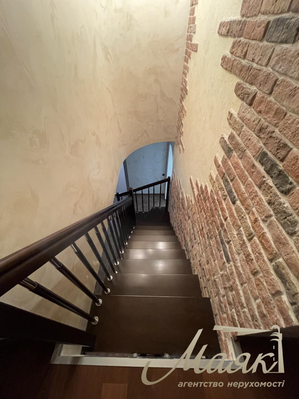 Продажа двухуровневой 4-комнатной квартиры ул. Котельникова, Святошино