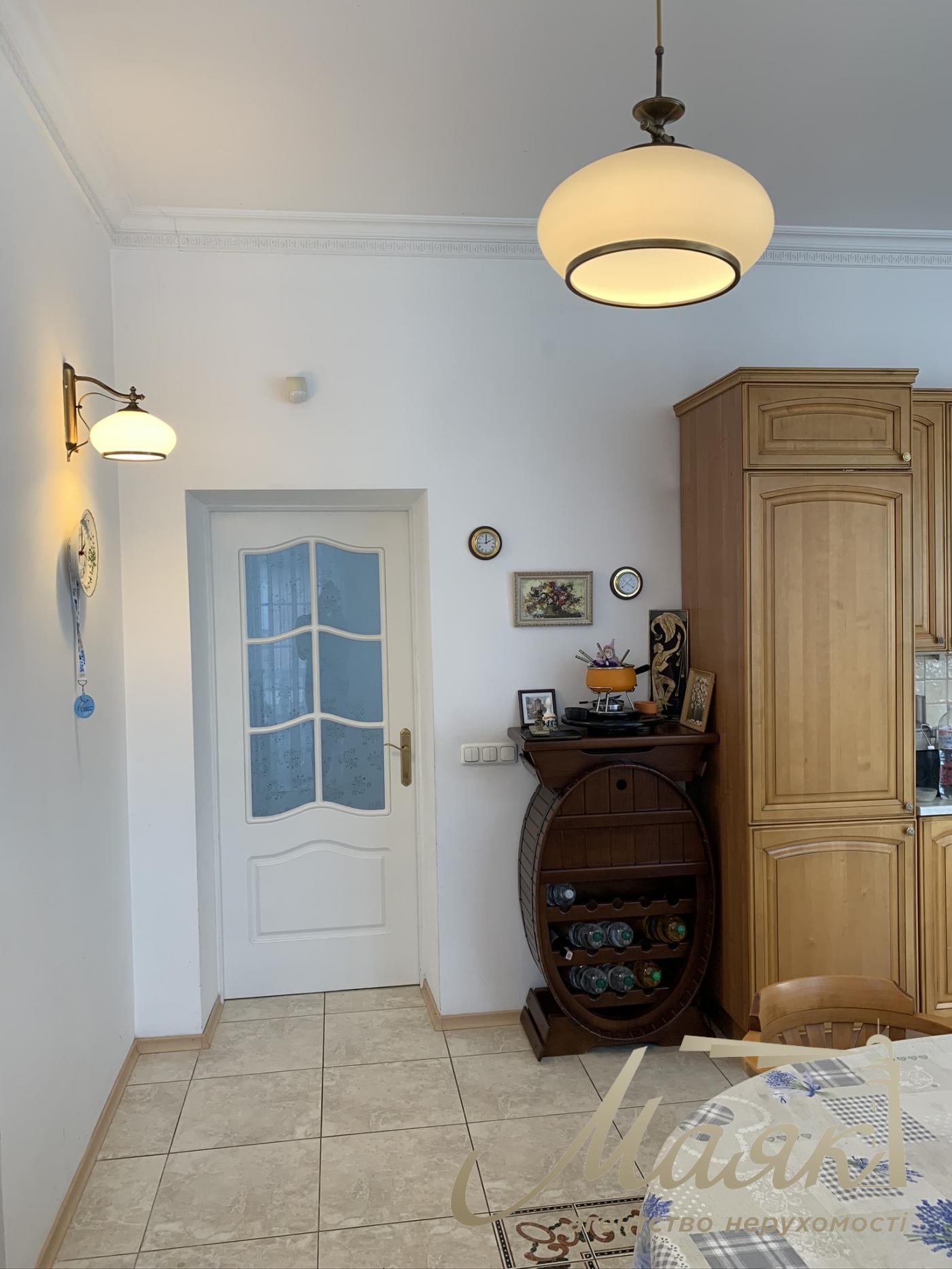 Rent 3-storey house 492,7m2, Lesniki