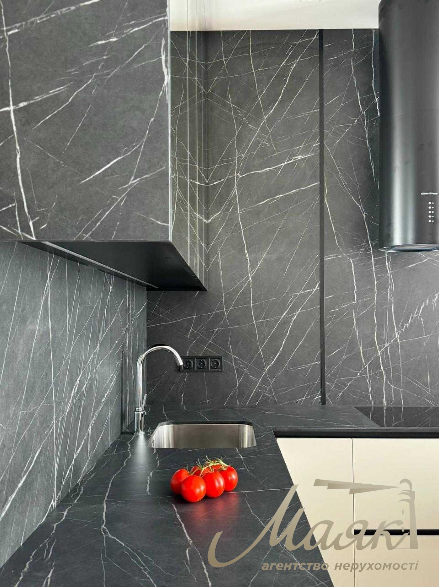 Продаж 2-кімнатної квартири з ремонтом у ЖК "Новопечерські Липки", вул. Драгомирова, 19Б