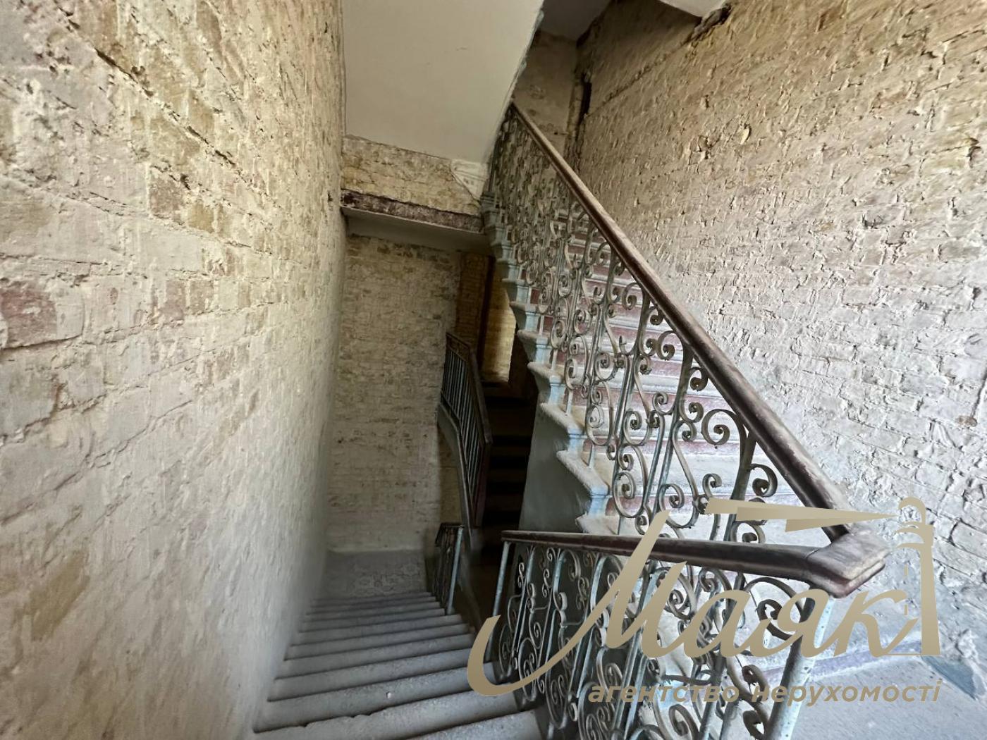 Sale of building for reconstruction, Kruglouniversitetskaya st., Lipki