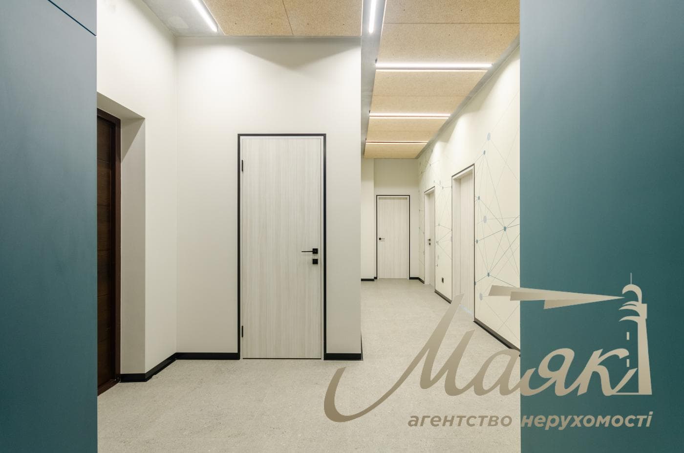150 m² office space for rent in the Richmond residential complex, 26 McKenna Street; equipped with an inverter.