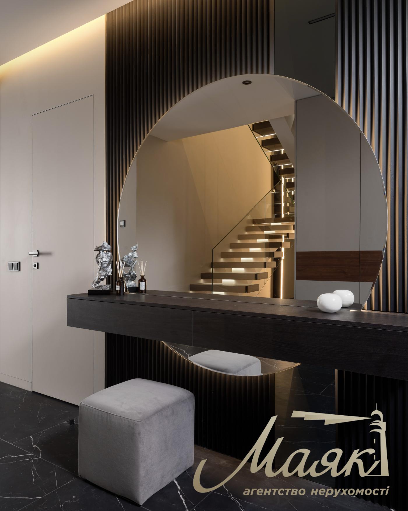 Sale of 2-storey townhouse 296m2, (3.5 hundredths) Kozin