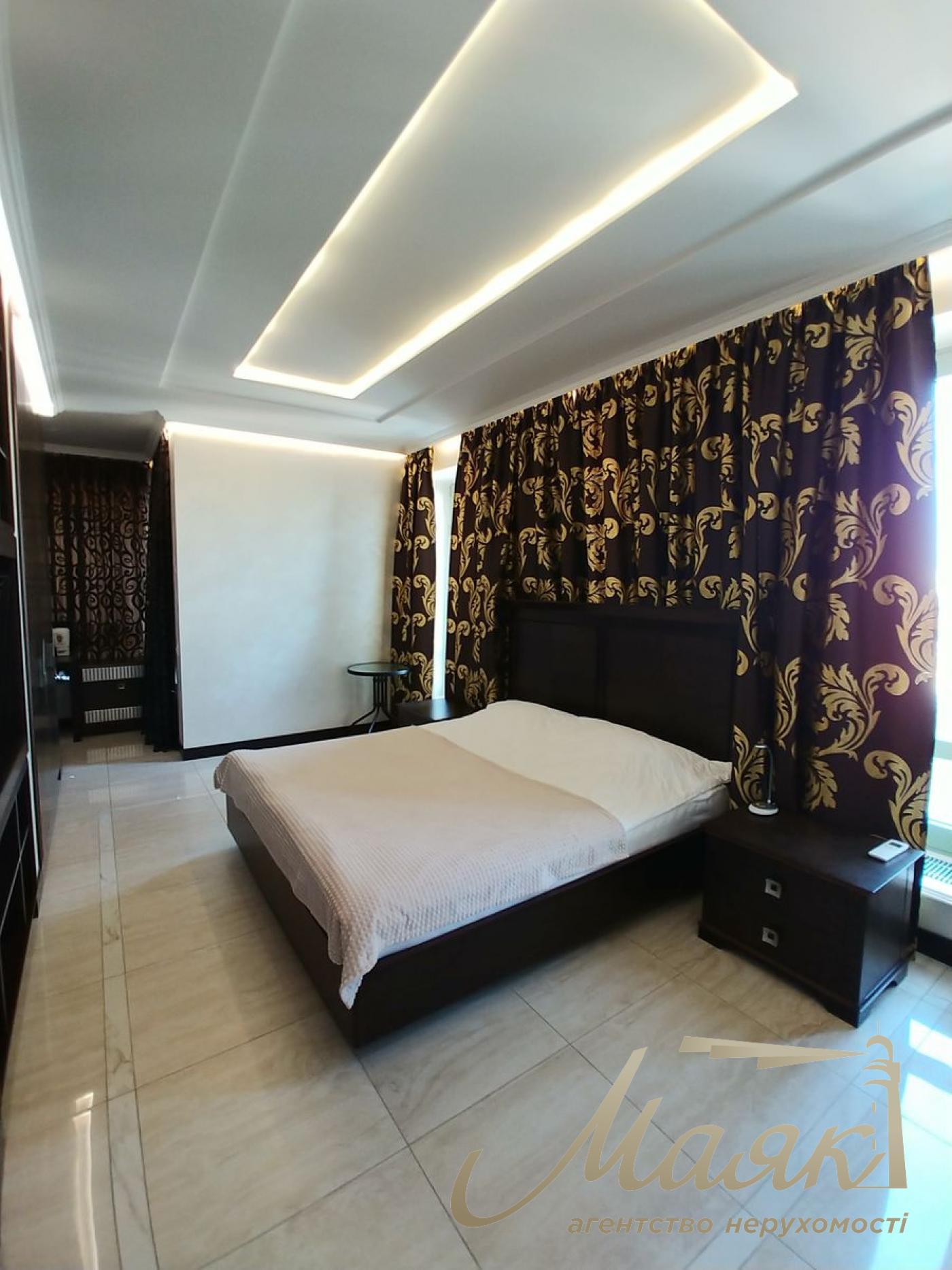 Penthouse for sale, Nazarovskaya St., Center