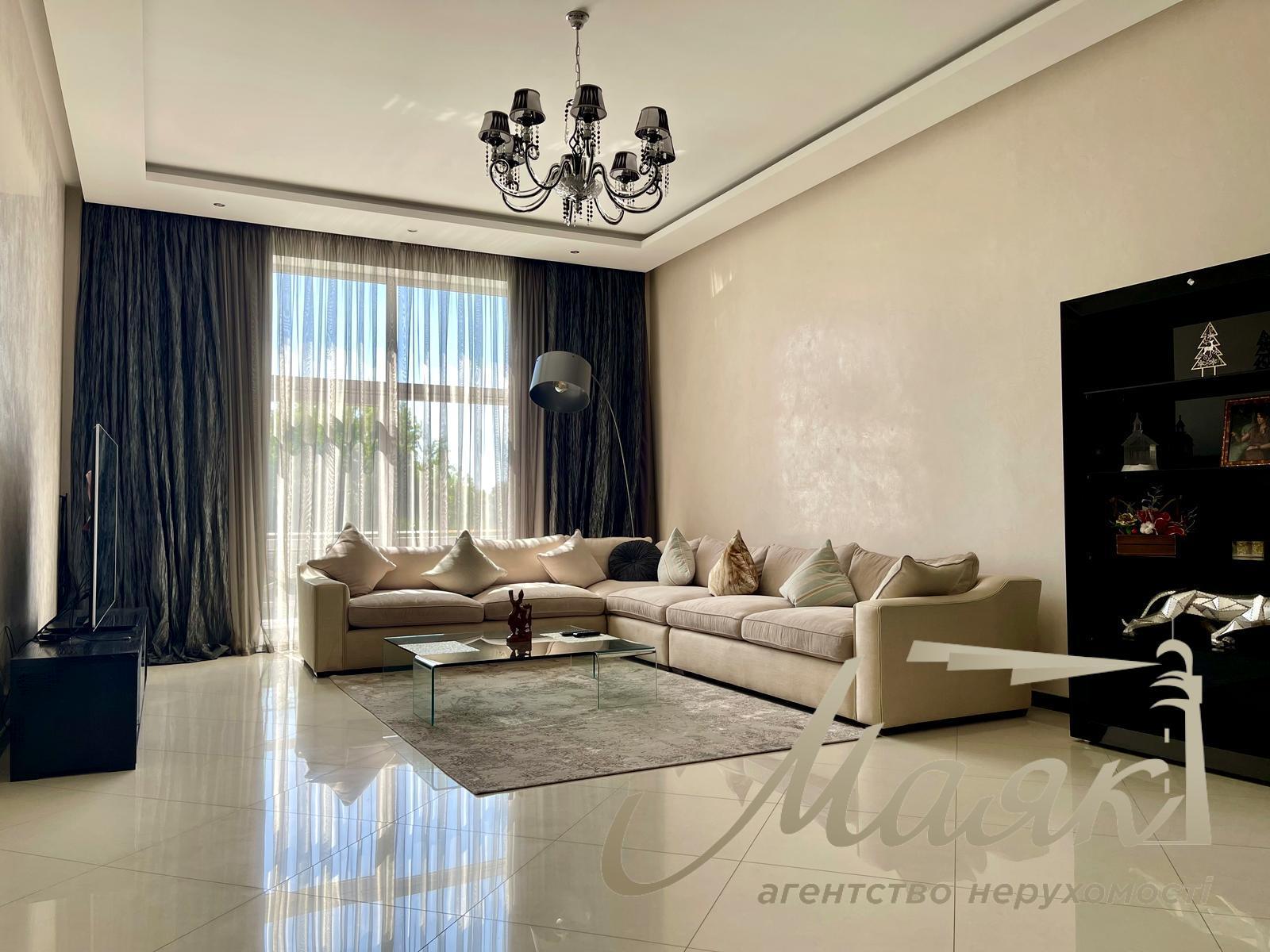 Оренда двоповерхового будинку 435 м² у с. Лісники, КМ "Зелений Гай".