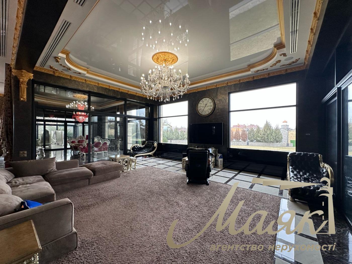 For sale one-storey cottage with access to the lake in the cottage town in the village of New Bezradichi, Obukhiv district.