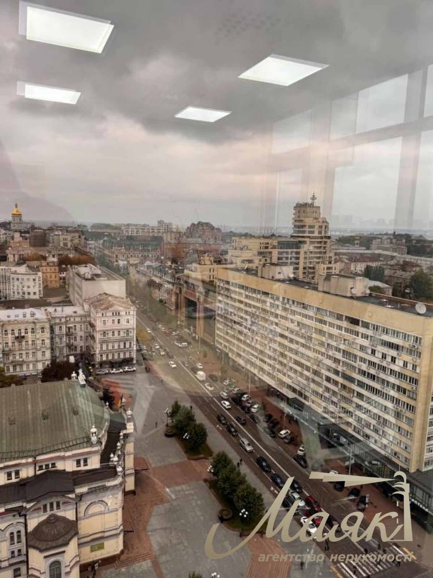 Оренда офісу 200 м.кв у БЦ Леонардо, вул. Богндана Хмельницького