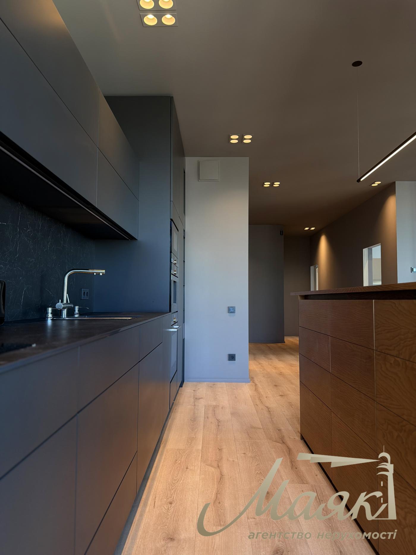 Оренда 3-х кімнатної квартири 130 кв.м. на вул.Преображенська 8Б