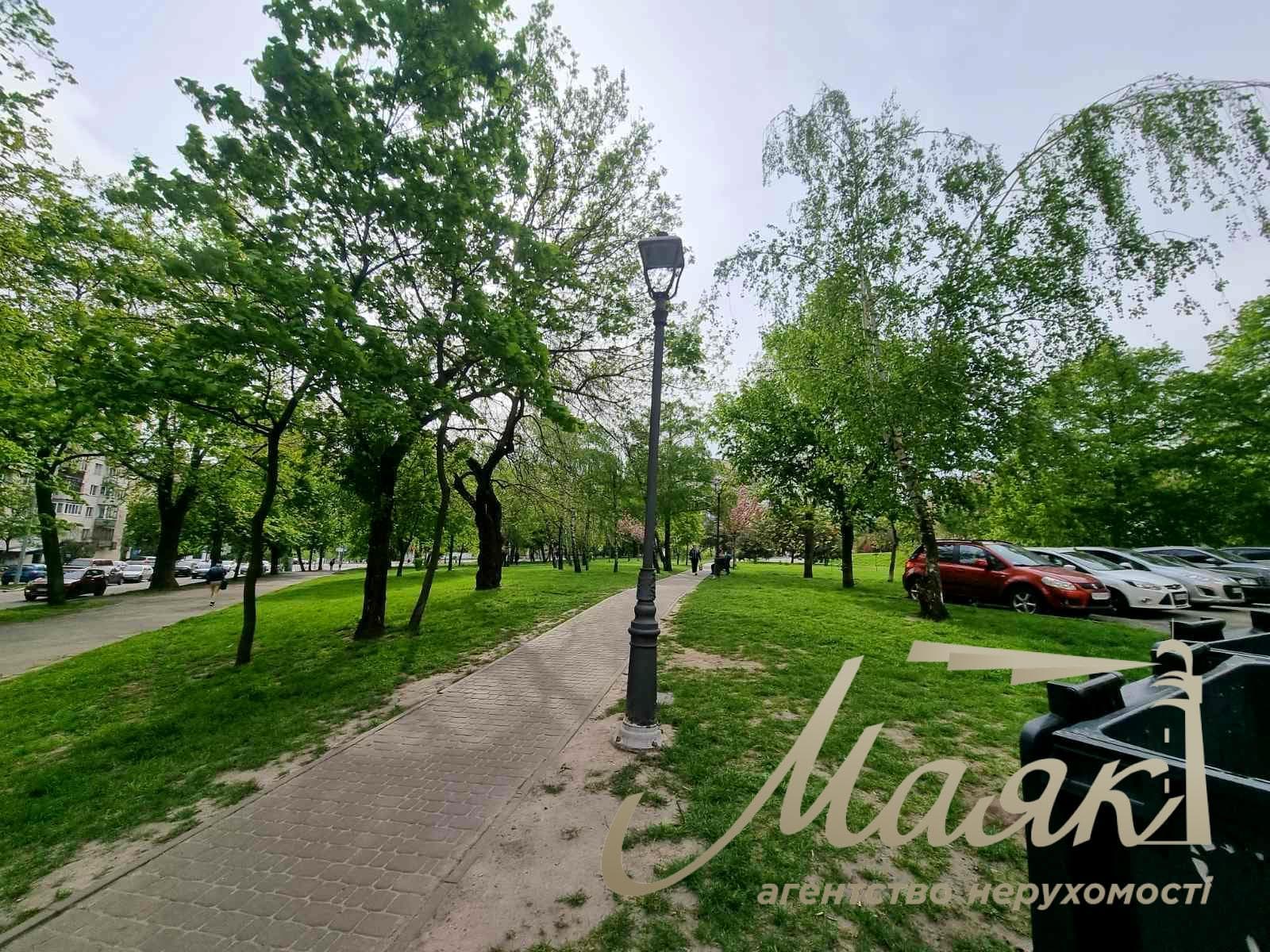 Оренда 3-кімнатної квартири площею 117 м² на вул. Ковпака, 17, Печерськ, станція метро «Палац Україна»