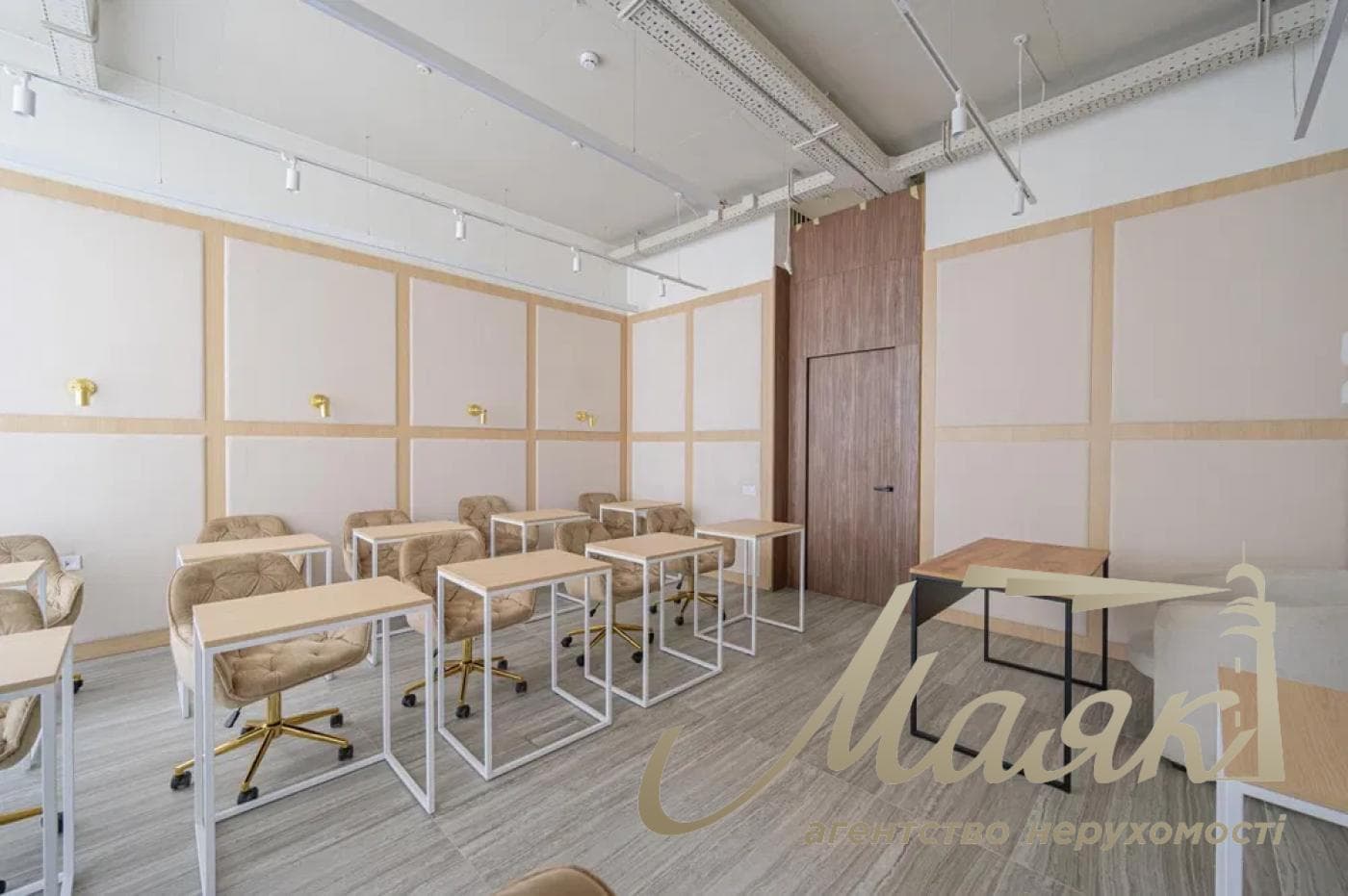 Оренда офісу з гарним видом площею 221 м² у бізнес-комплексі Crystal Hall, Берестейський проспект, Шулявка