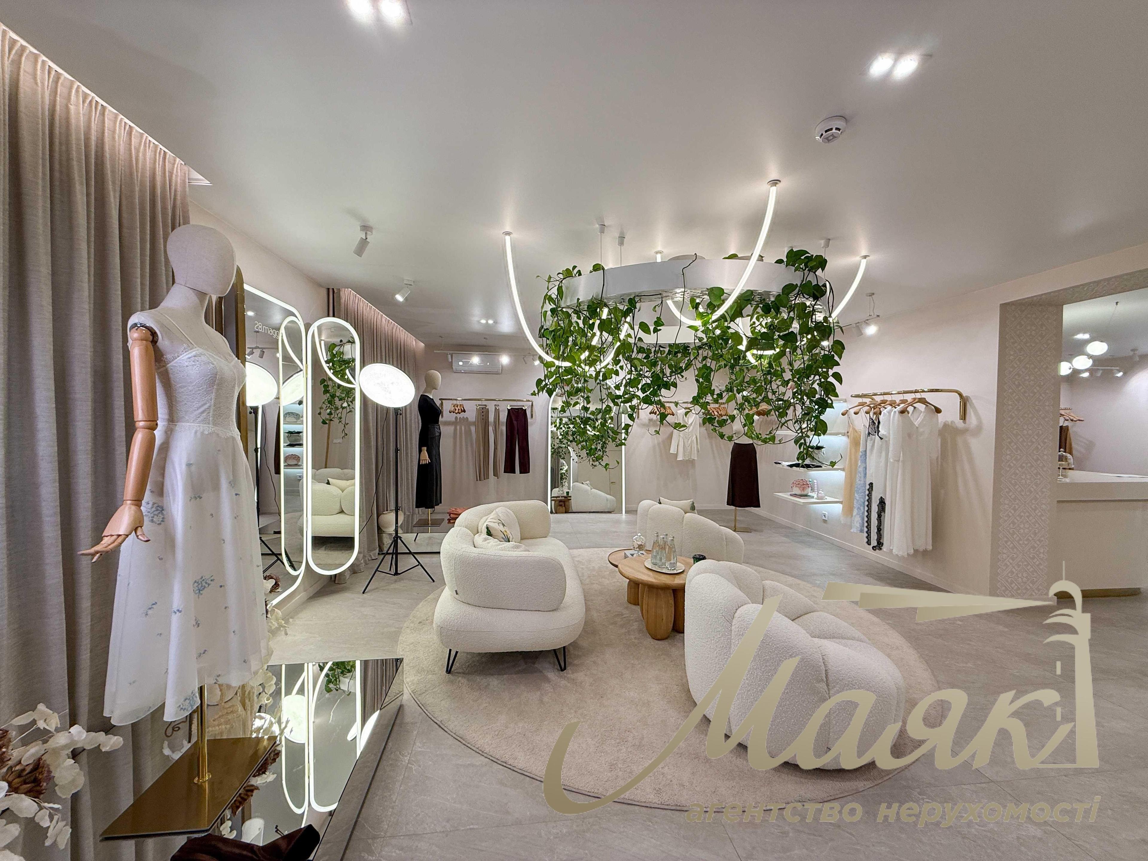 Оренда фасадного комерційного приміщення 86,6 м², район Французького кварталу