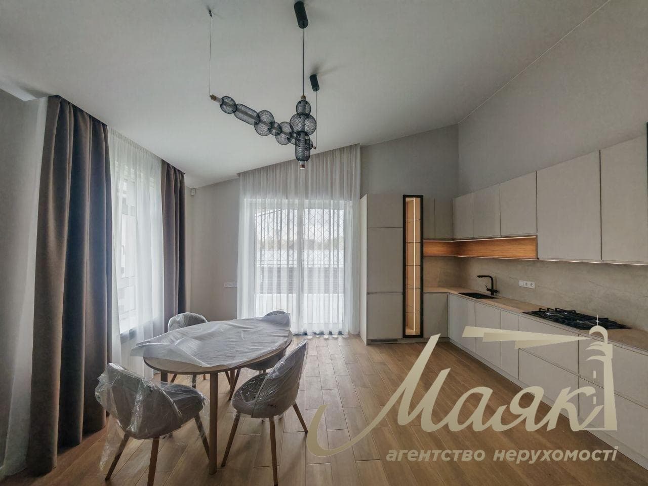 Аренда дома с ремонтом 176,7 м², район Ветряные горю, Подольский район, Киев, новий автономний дом с укрытием.