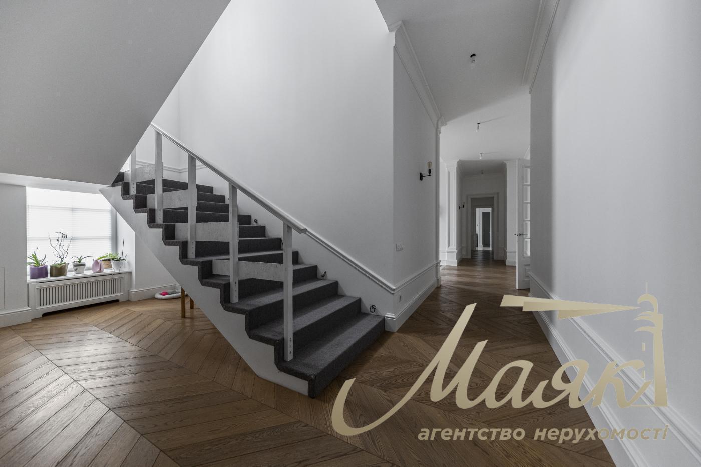 Продажа загородной резиденции в с.Капитановка, Киево-Святошинский р-н