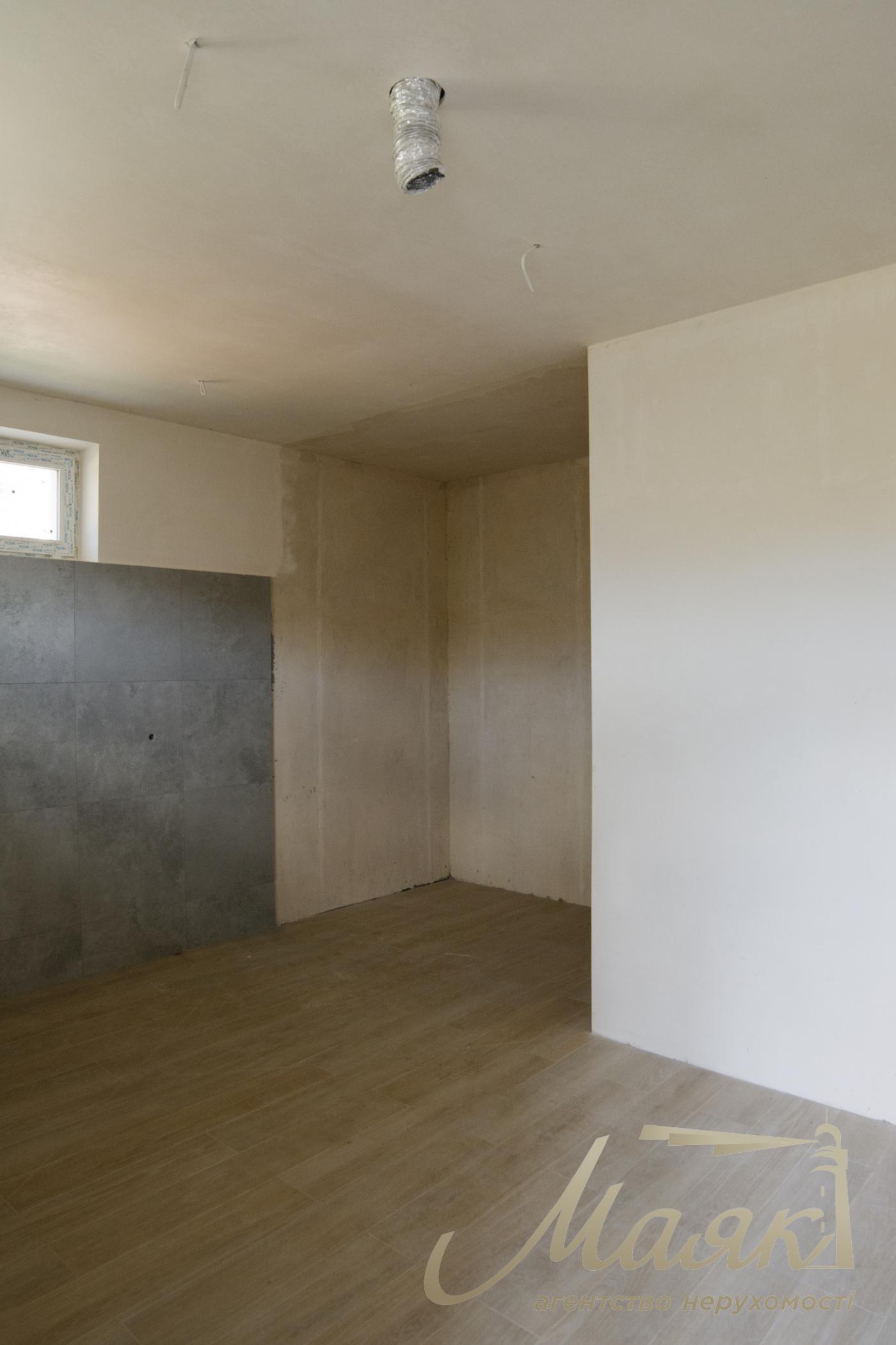 Продаж будинку з гаражем 365м2, ділянка 15 соток у КМ "ОБРІЙ - К" вул. Центральна, у с. Козин,