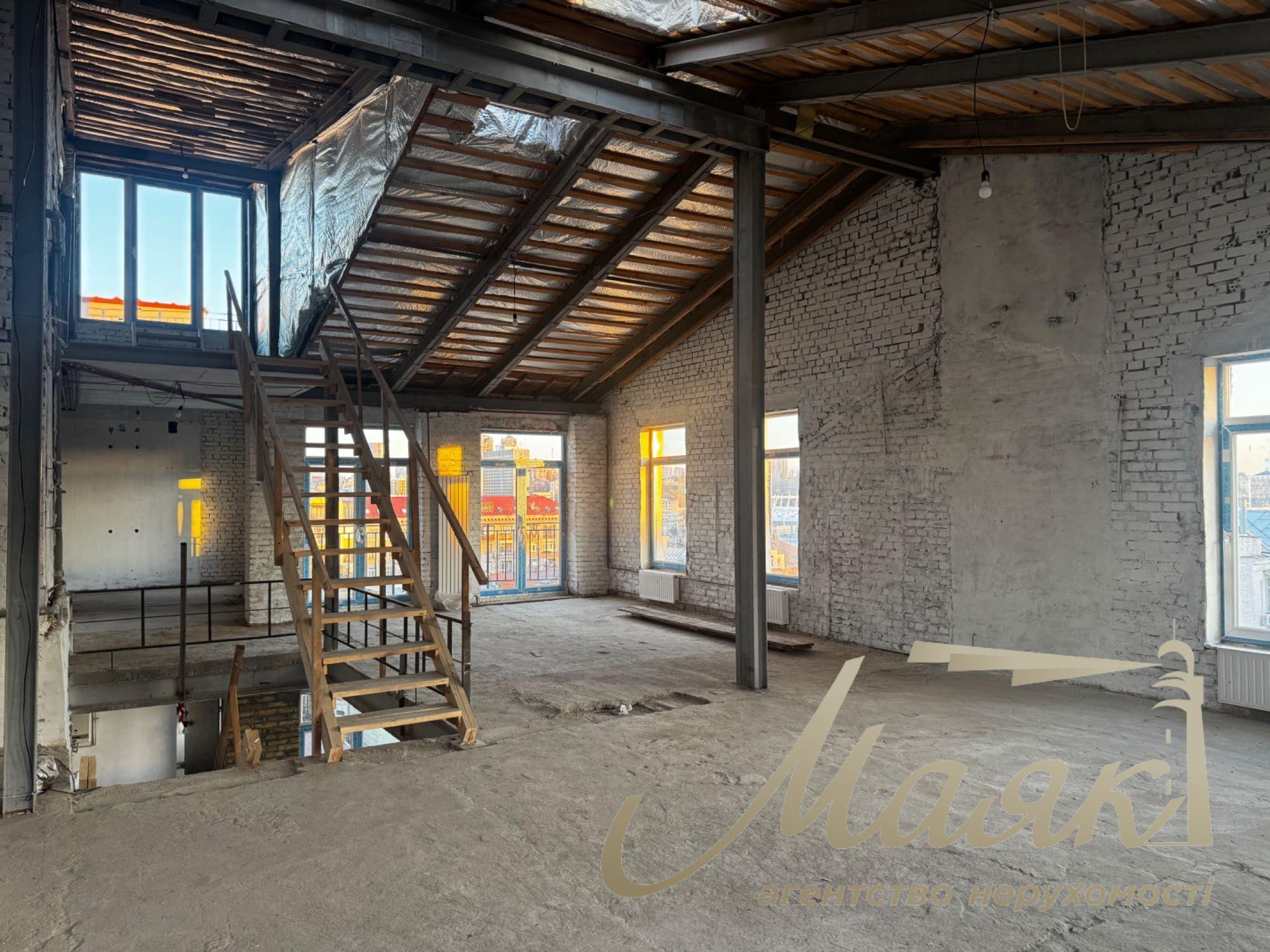 For sale penthouse with a terrace and a panorama of the center of Kiev, address: Antonovycha street 3A, area: 184 m² Pecherskiy district.