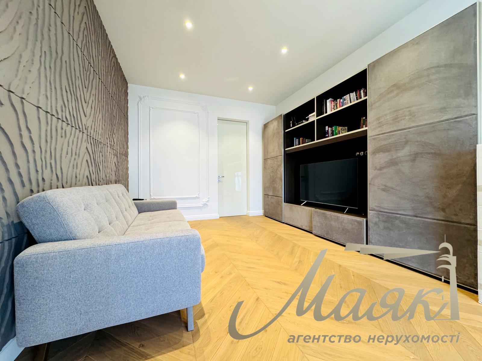 Rent 3-bedroom apartment LCD Novopecherskie Lipki, Verkhoglyada street (Dragomirov)
