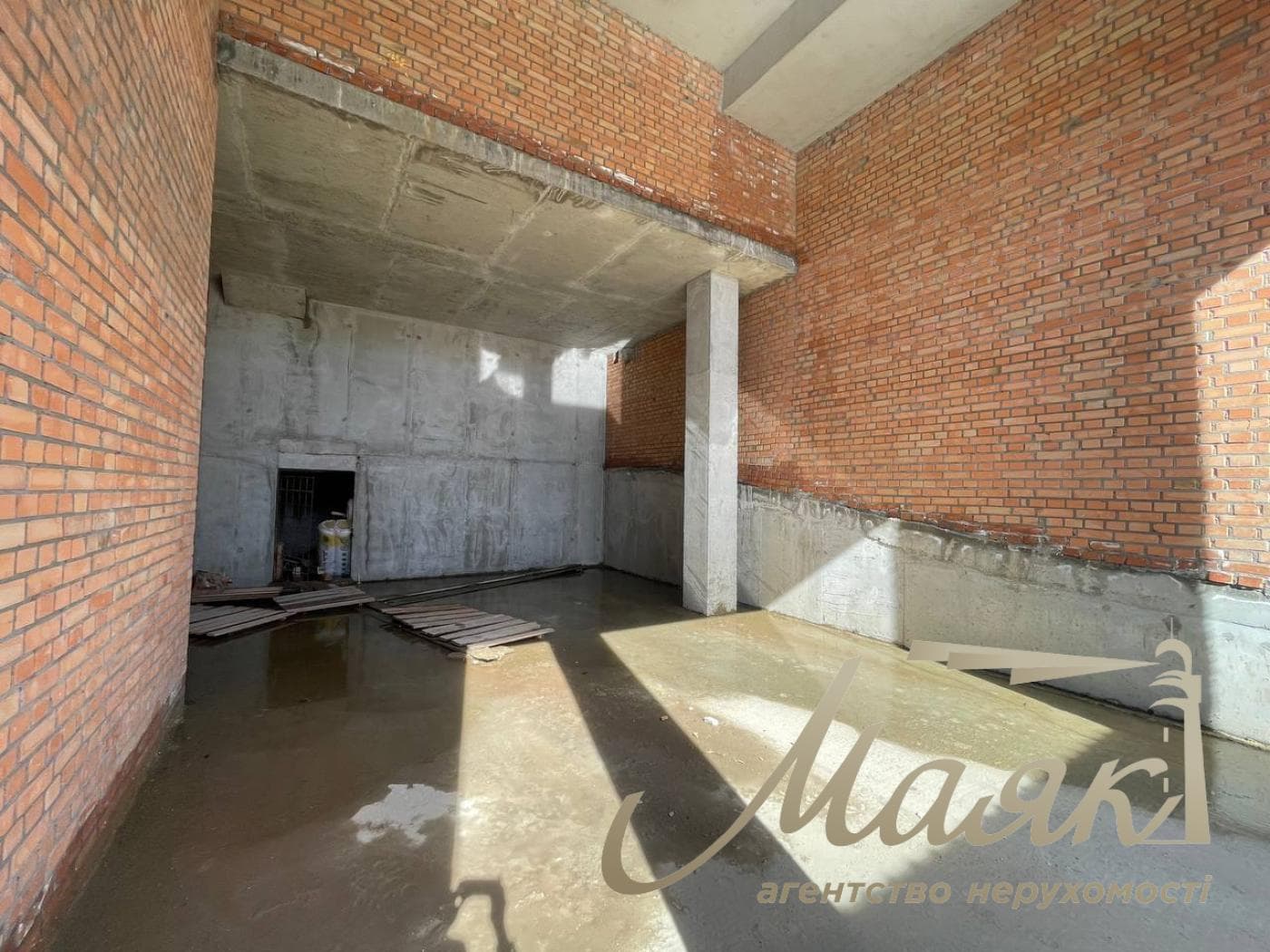 Commercial premises for sale 127.3 sq.m. OLEGIV Boutique Residence, Tatarka