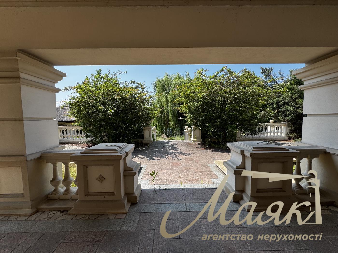 Продаж будинку біля води 1200 кв.м у Кончі-Заспі | Свій пляж і вихід до води