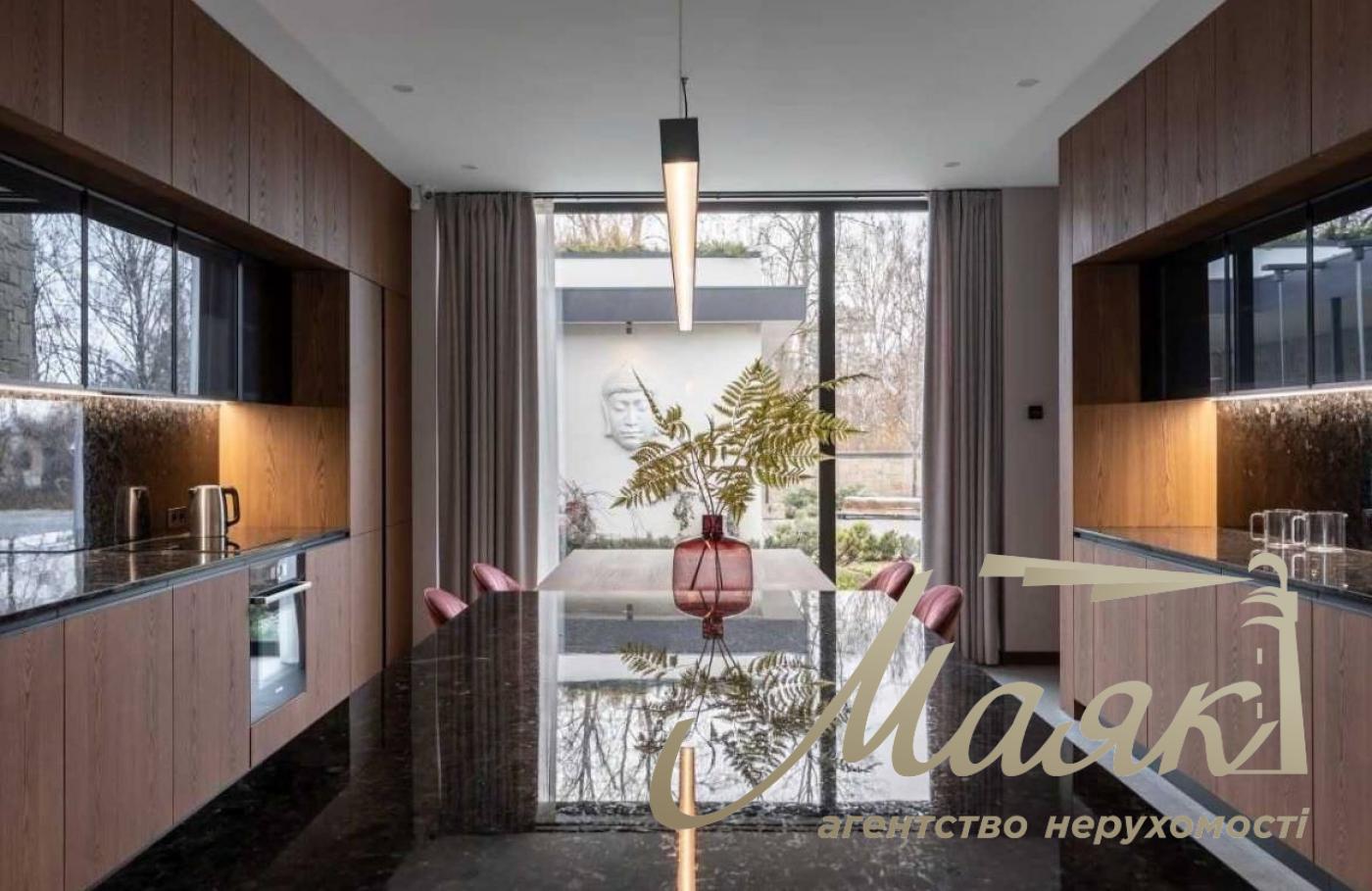 Sale of an exclusive house in Lesniki