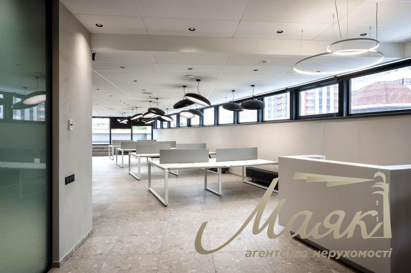 Office for rent 345m2 in BC on Eugenia Konovaltsa street 36D