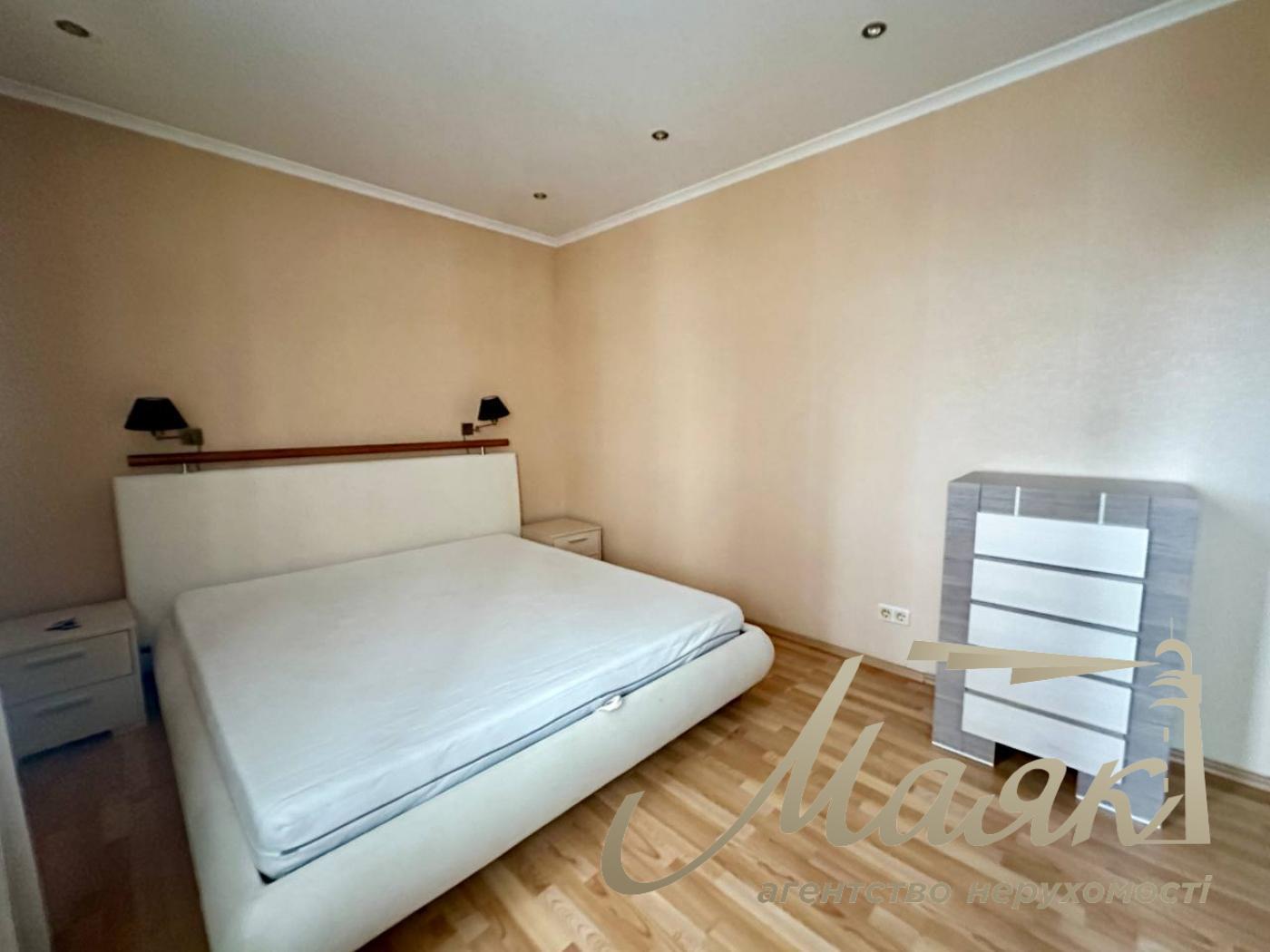 Аренда 3-х комнатной квартиры по ул.Степана Руданского 4-6,метро Сырец.