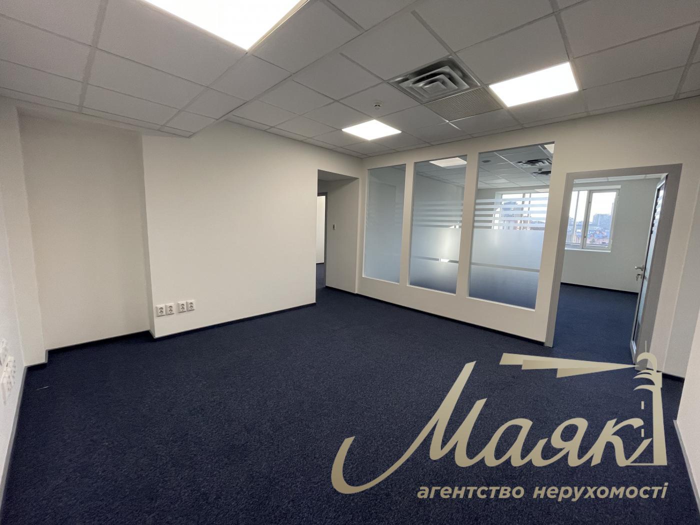 Аренда офисного помещения в БЦ 111m2, Центр