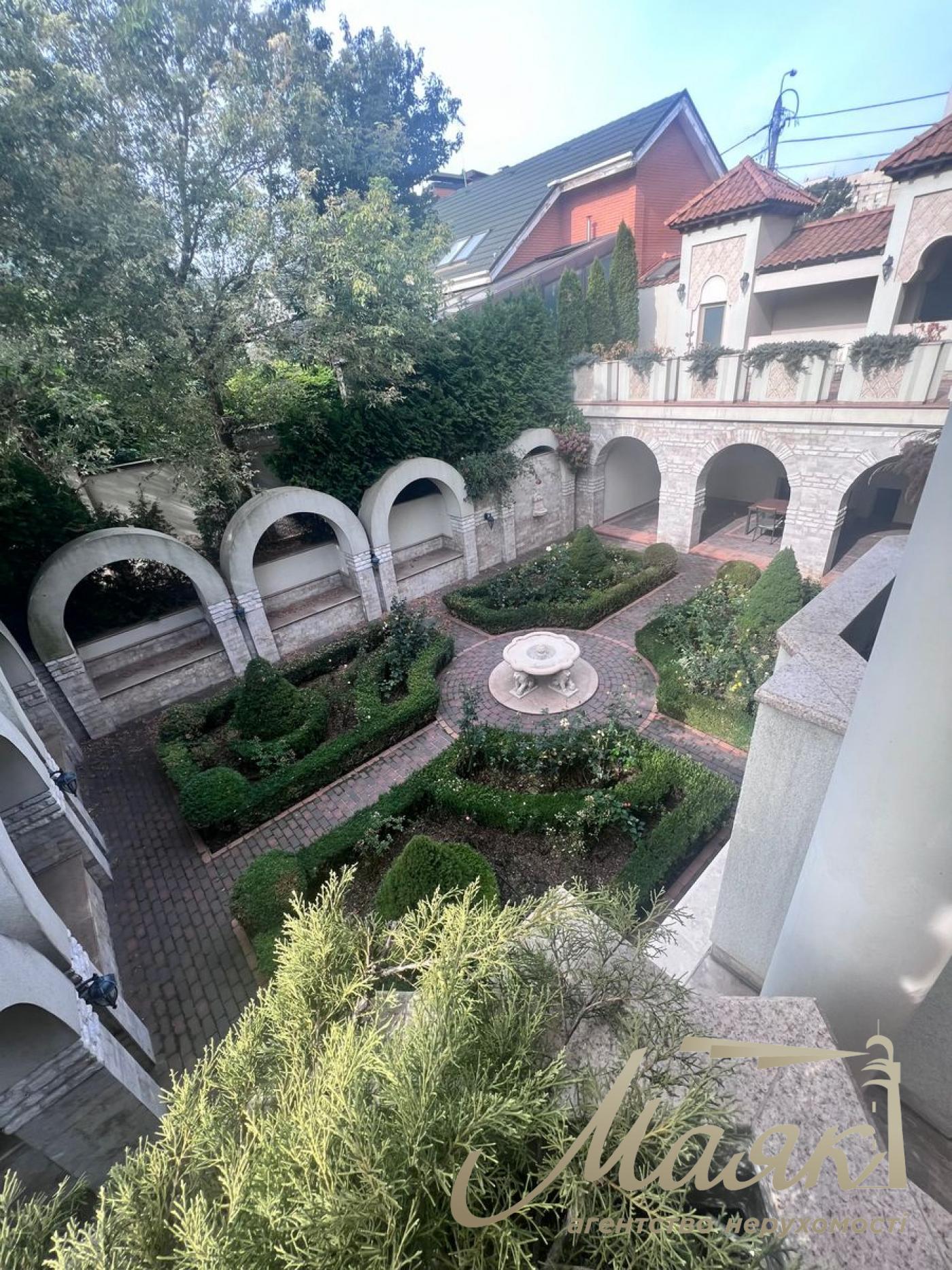 Продажа усадьбы 800м2 ул. Черногорская, Печерск