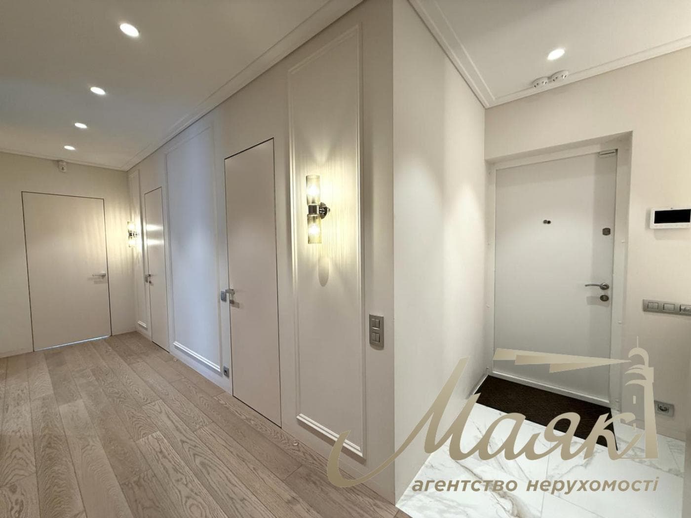 3-room apartment for rent in the "French Quarter 2" residential complex, 3a McCain Street, Pechersk