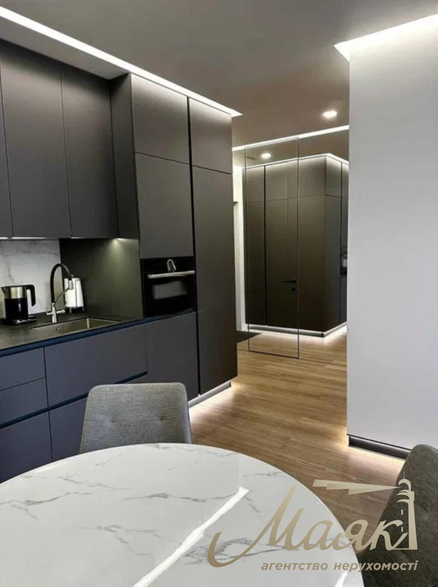 For sale view apartment 50m2 in the LCD "French Quarter 2" str. Predslavinskaya with a view of Pechersk.