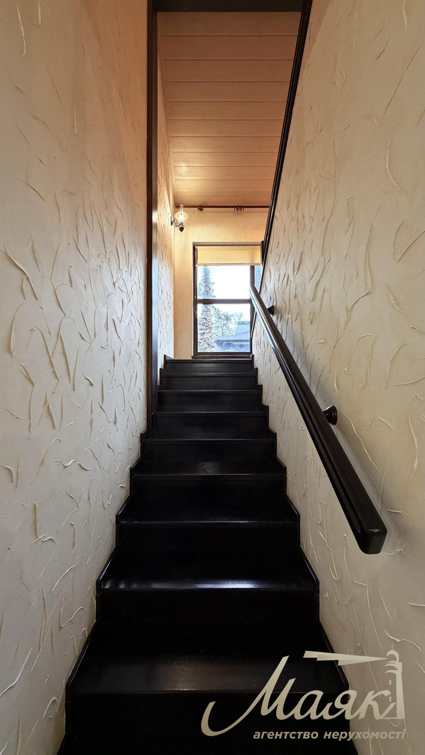 Оренда будинку К.Заспа, Козин, Плюти, оренда будинку в містечку, басейн, ліс, охорона