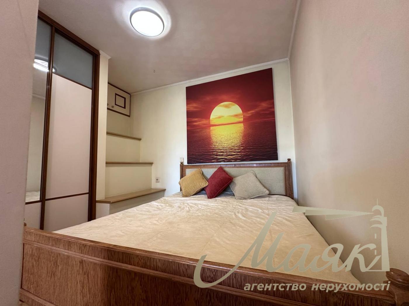 Оренда дворівневої квартири по вул.Верхогляда/Драгомирова 4, Печерський район.