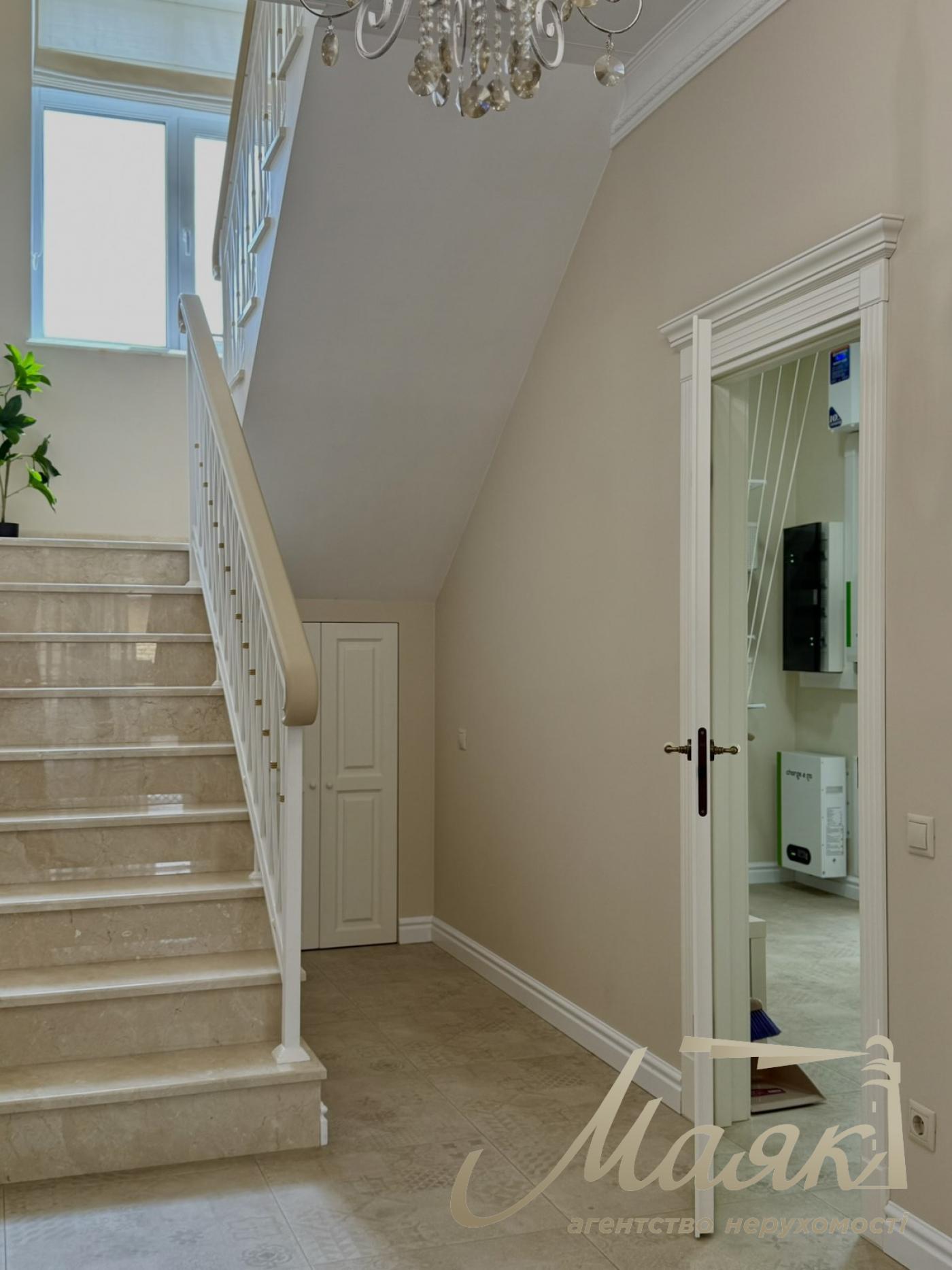 Продаж будинку в КМ Розкішне, село Романків, Обухівська траса