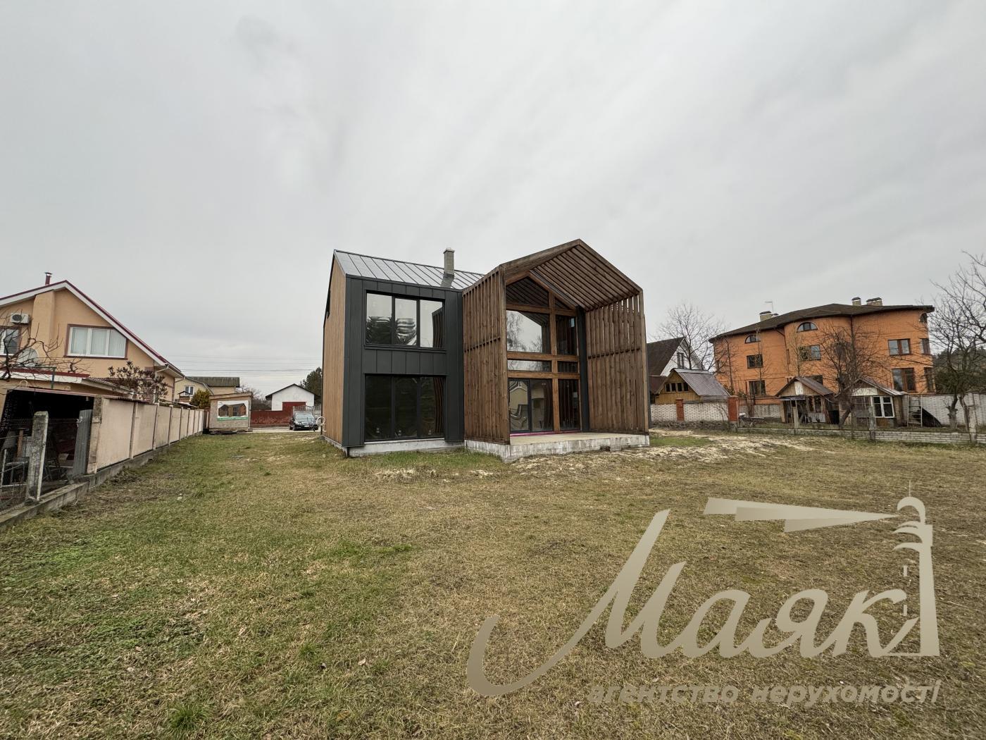 Продаж 2-поверхового будинку в Голосіївському районі Києва 252 м2, Чапаєвка, Лисоводна