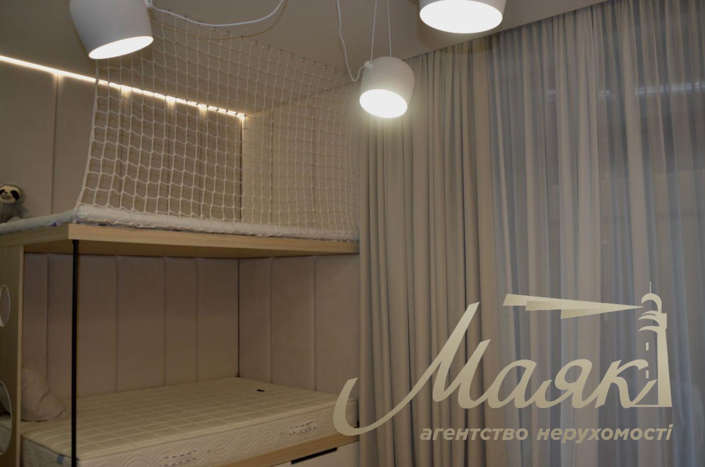 We offer for sale an elite one-storey house with exquisite designer repair, located in the cottage town KDT "Chernobylets" (Lake Mininka)