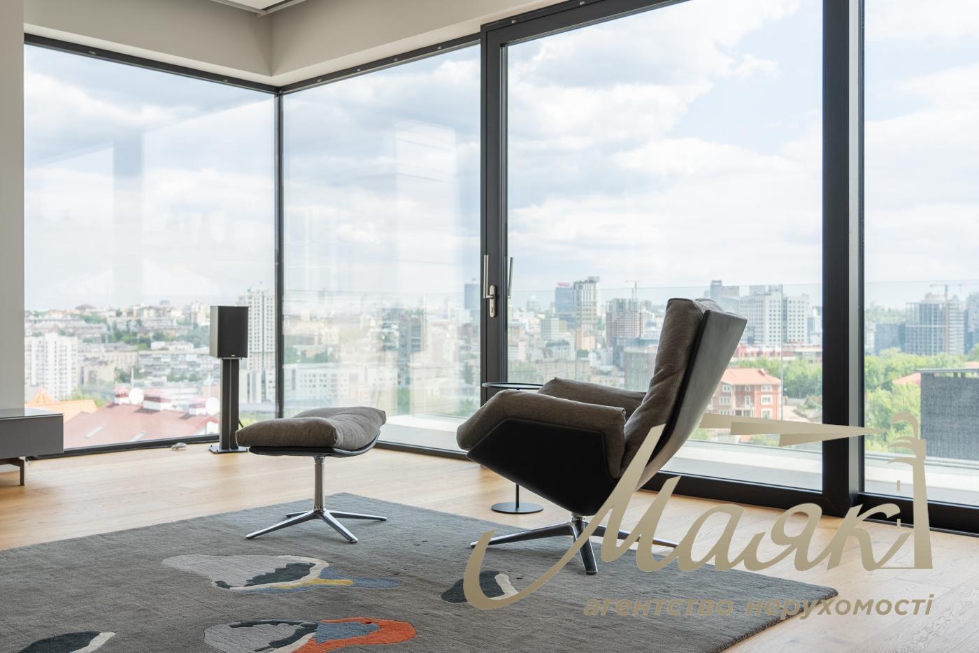 Продаж будинку на Батиєвій горі з розкішним краєвидом, Київ, Центр.