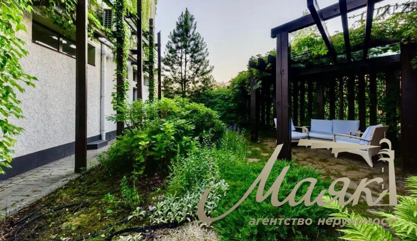 Modern house for sale with swimming pool and decorative pond, area Koncha-Zaspa