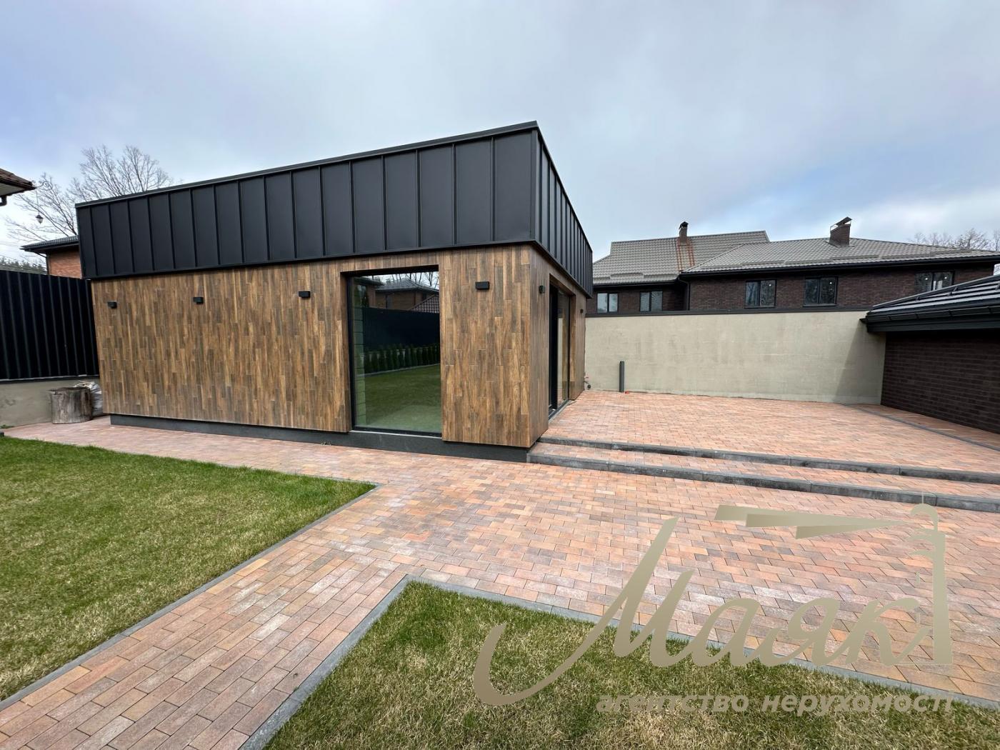 Продаж будинку в Ірпені, в закритому котеджному містечку Стоянка-2, з охороною і відеоспостереженням.